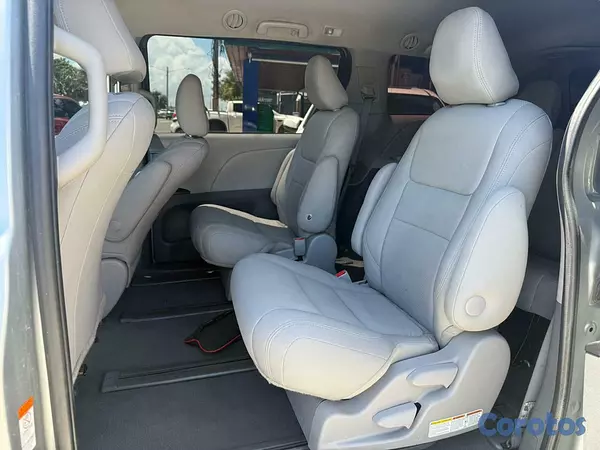 jeepetas y camionetas - Toyota Sienna 2020 10