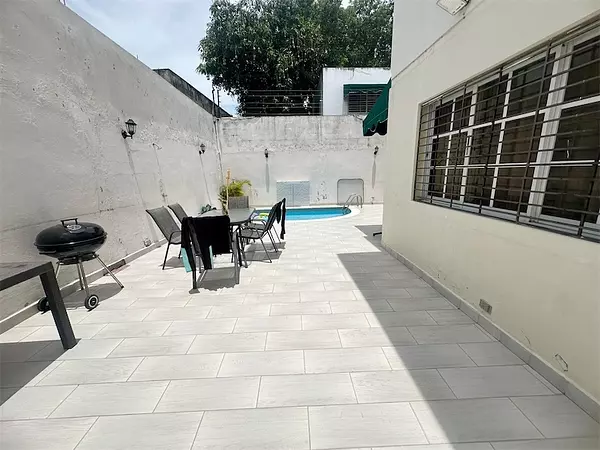 casas - Casa céntrica de dos niveles  2