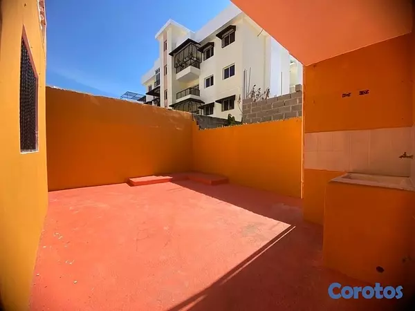 casas - venta de casa de 2 niveles separados en lucerna Santo Domingo este 8