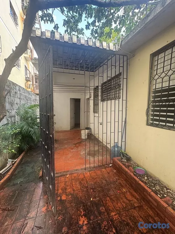 apartamentos - vendo casa jardines del Sur jardín patio tres habitaciones ideal para remodelar  15