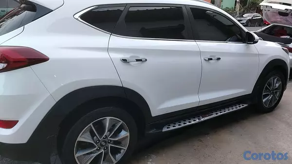 jeepetas y camionetas - Hyundai Tucson, en excelente condiciones 3
