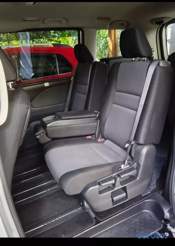 otros vehiculos - Nissan Serena 2020 como nueva 4