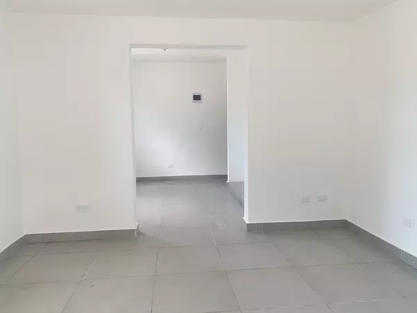 oficinas y locales comerciales - local en los prados 2