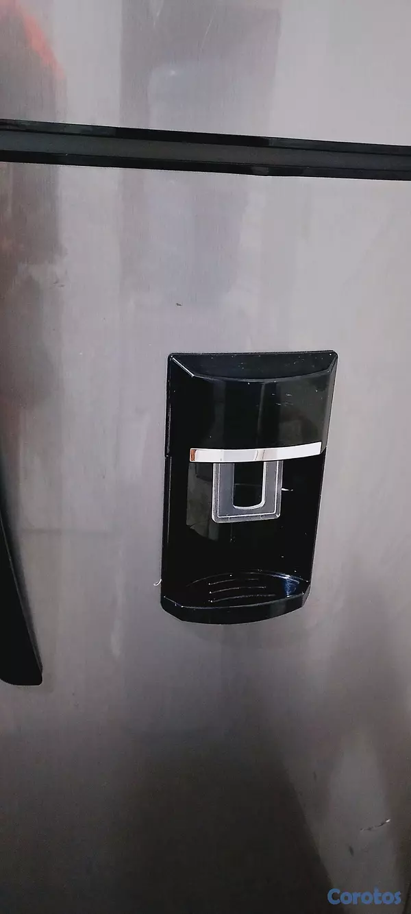 electrodomesticos - Nevera Mabe, modelo,(congelador arriba) con dispensador de agua.10 pies / 250 L 5