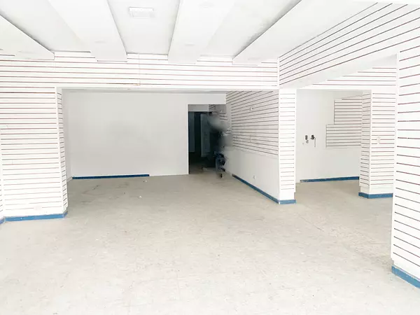 oficinas y locales comerciales - amplio local en primer nivel 2