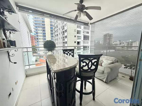 apartamentos - vendo la Esperilla piso 7 tres habitaciones 2.5 baños 3  parqueos balcón servici 8