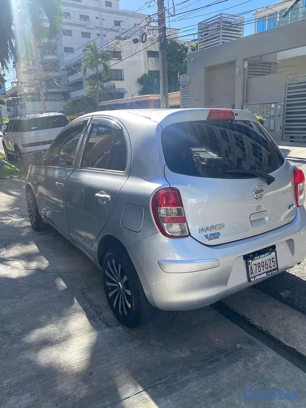 carros - Vendo Nissan March 8