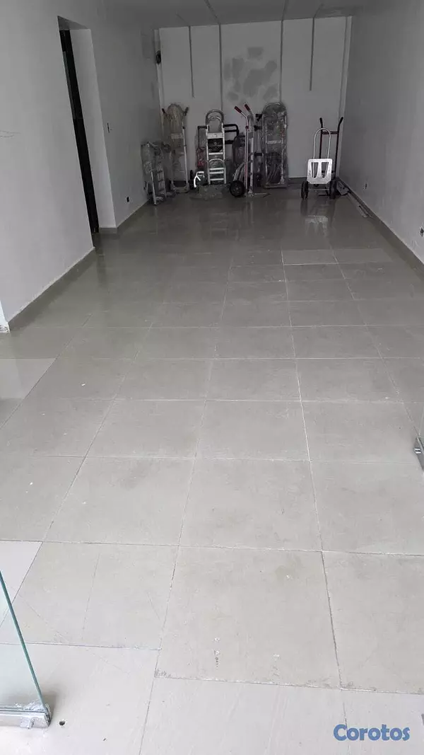 oficinas y locales comerciales - Local de 100 Mts en 1er Nivel, Excelente ubicación, Av. Rómulo 3