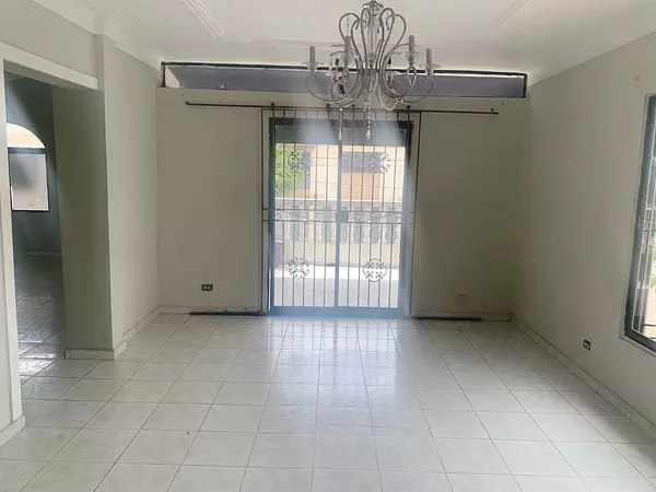casas - Propiedad comercial en venta  8