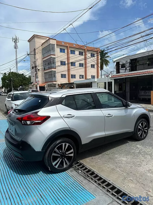 jeepetas y camionetas - Nissan Kicks SV 2020 3