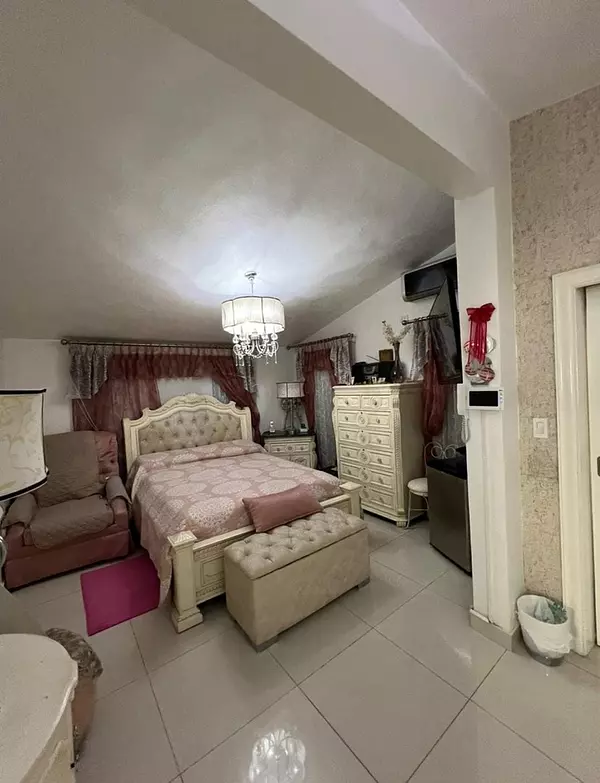 casas - Se vende casa próximo a la Cayetano Germosén 2 Hab 2 Bños  1