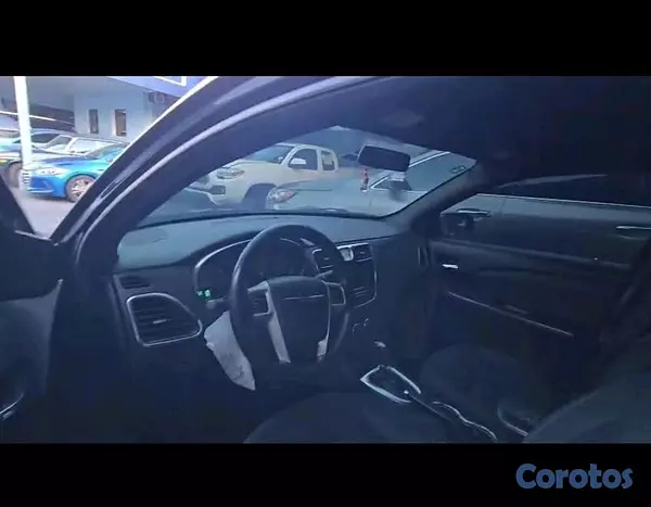 carros - Chrysler 200 7