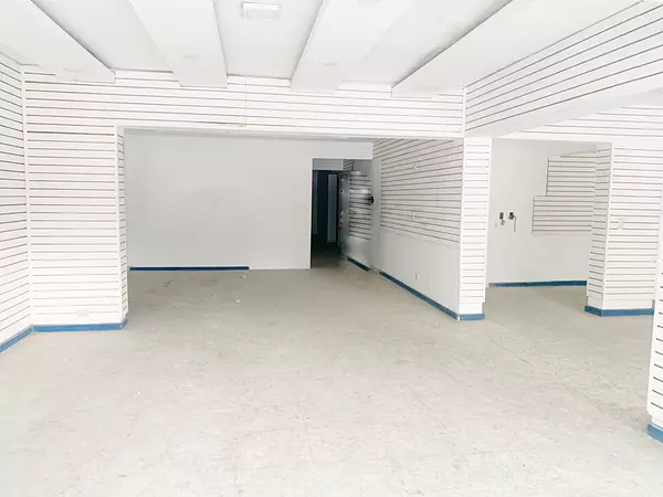 oficinas y locales comerciales - amplio local en primer nivel 3