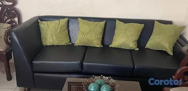 muebles y colchones - mueble de tres asientos, color negro para sala u oficina en buenas condiciones  2