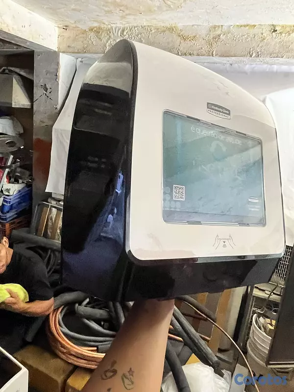 equipos profesionales - secador de manos automático profesional de la marca Kimberly-Clark Professional 5