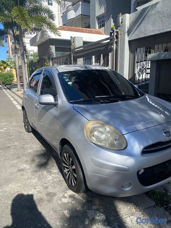 carros - Vendo Nissan March 9