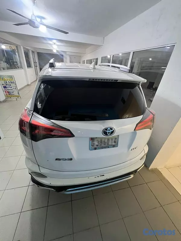 jeepetas y camionetas - Toyota RAV4 XLE 2016
 5