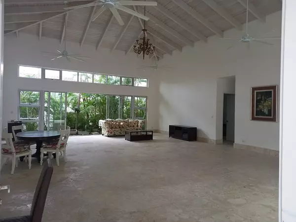 casas vacacionales y villas - Punta Cana Villaje-se Vende Villa Con 3 Suites En 695,000 

Punta cana villaje
 9