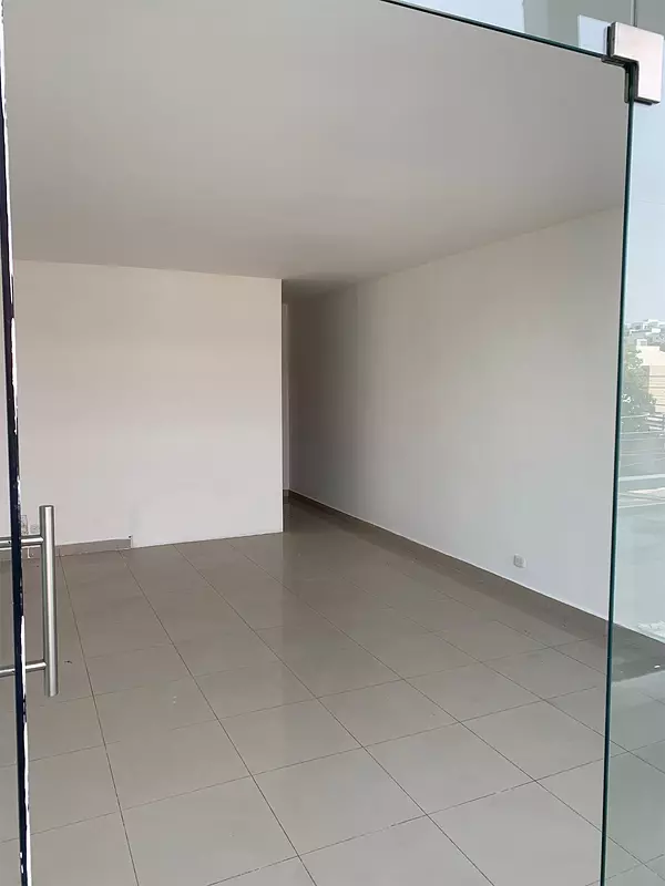oficinas y locales comerciales - Local en evaristo segundo nivel 6