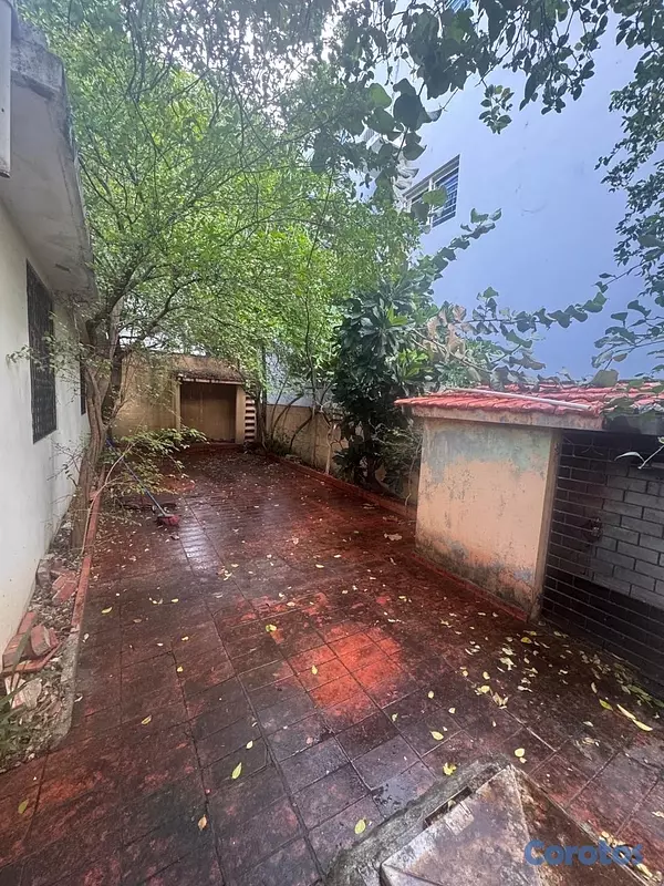 apartamentos - vendo casa jardines del Sur jardín patio tres habitaciones ideal para remodelar  16