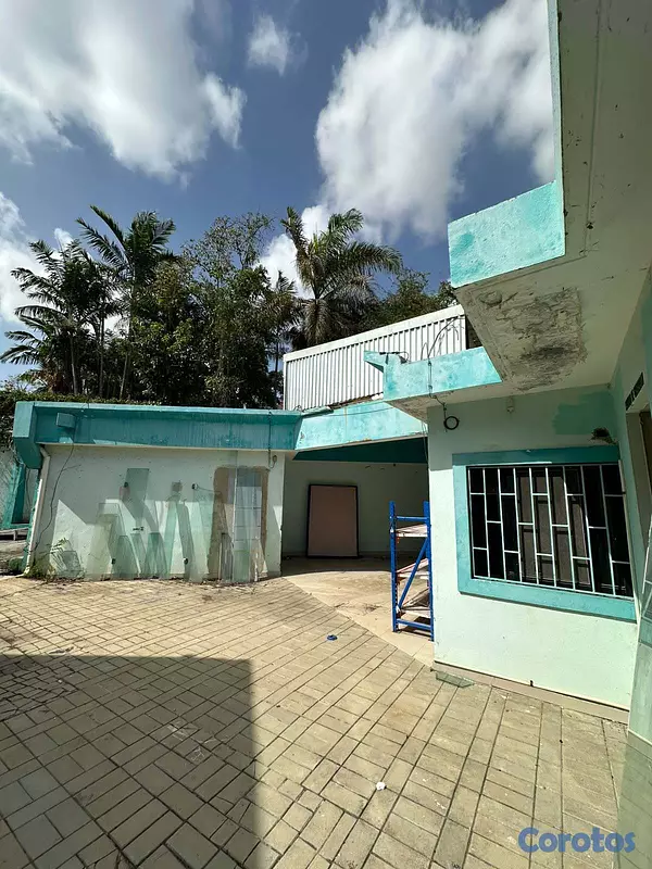 oficinas y locales comerciales - Edificio Comercial con Nave Industrial en Autopist 9
