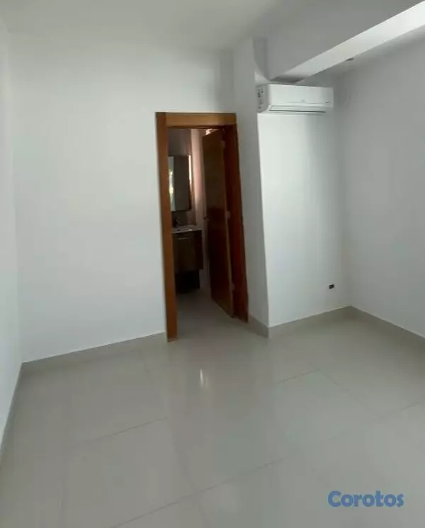 apartamentos - Renacimiento, Ubicación estratégica apartamento bien distribuido Torre Moderna  4