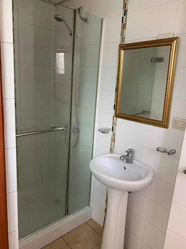 apartamentos - Alquiler con LB
GAZCUE
1 Hab
1,5 Baños
Hab de servicio
1 parqueo
USD$ 800 2