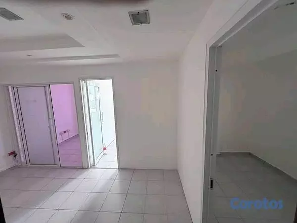 oficinas y locales comerciales - Oficina en alquiler en Evaristo Morales – RD$50,000 3