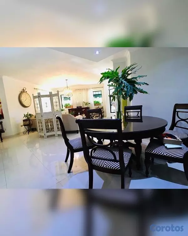 apartamentos - vendo Evaristo Morales tercer nivel tres habitaciones dos baños dos parqueos  8