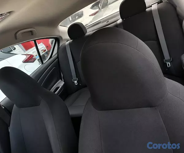 carros - Nissan Versa 2016 Blanco – Excelente estado 3