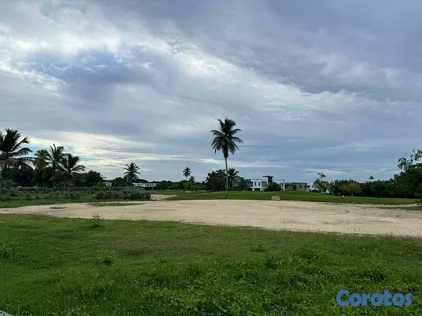 solares y terrenos - Solar en Playa Nueva Romana de 604 metros 2