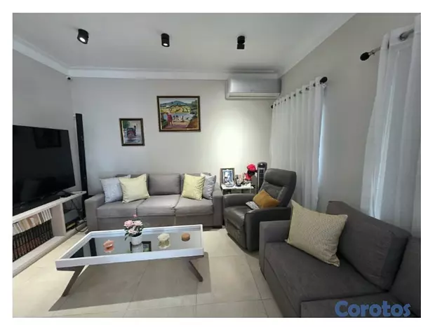 apartamentos - Apartamento en alquiler en 2do nivel, amplio y ventilado. la Española, Santiago. 4