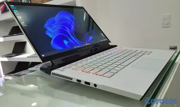 computadoras y laptops - Alienware Blanca Core i7 Ram 16gb nVidea RTX 2060 6GB Pantalla Oled 4K 2