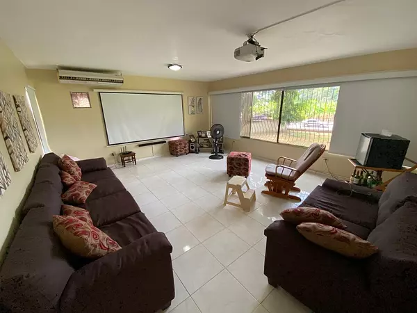 casas - Casa con Terreno de 3,600 Mts2 en Tamboril, Santiago 2