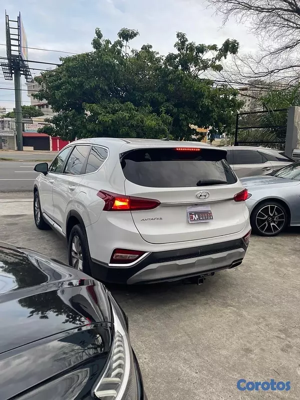 jeepetas y camionetas - Hyundai Santa Fe SE 2019 7