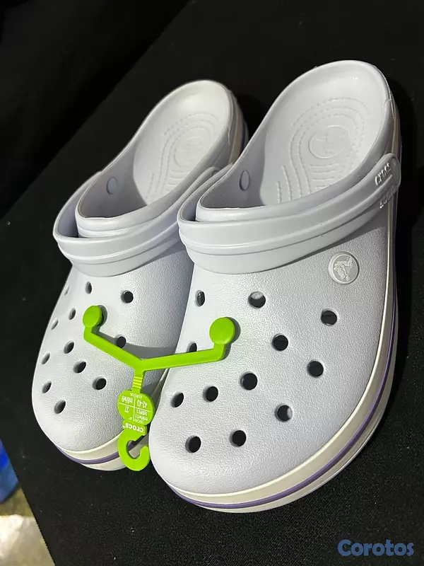 zapatos unisex - Crocs Originales- Moradas.  4