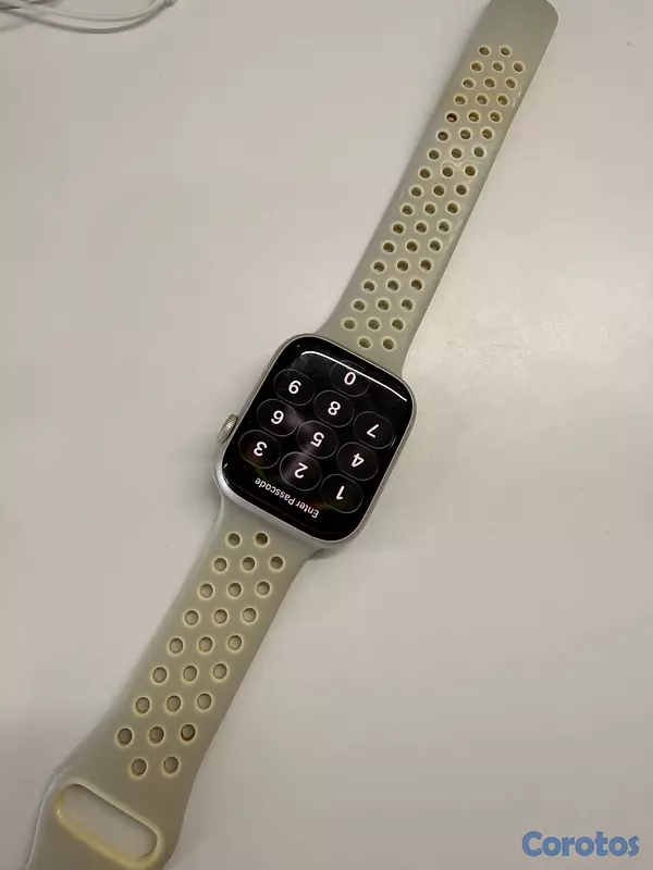 celulares y tabletas - Apple Watch Series 7 de 45mm Silver con correa deportiva 5