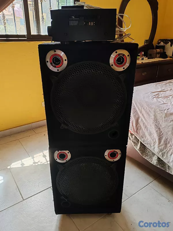 otros electronicos - Se Vende Dos Bocinas más Amplificador  2