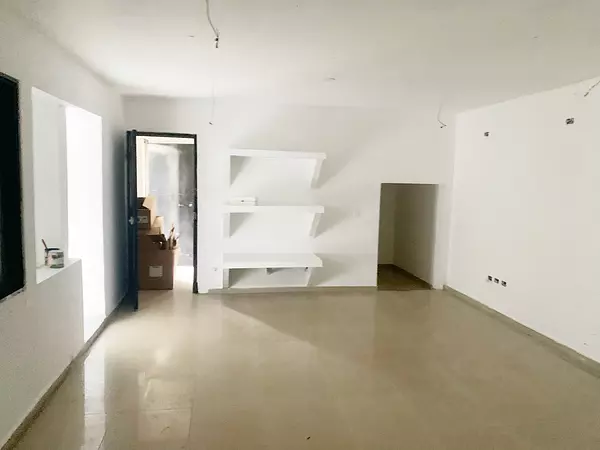 oficinas y locales comerciales - Propiedad céntrica en Evaristo 4