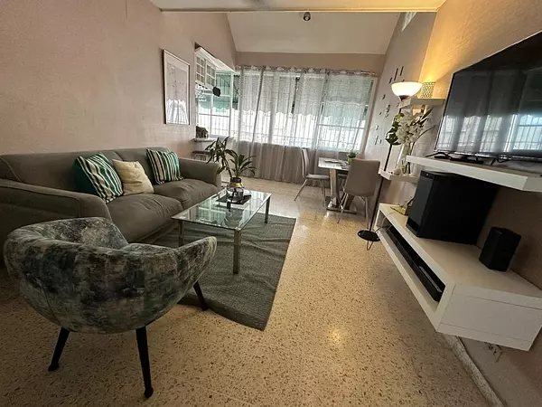apartamentos - Vendo independencia km 9  
 2 nivel
 3 habitaciones, 
Precio RD$ 4,900,000 5