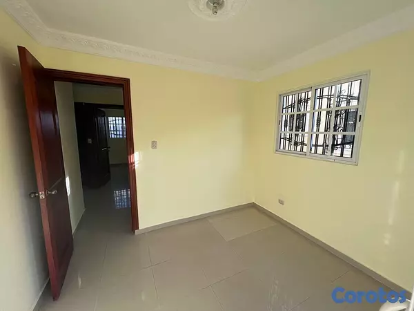 casas - venta de casa en vista hermosa cerca de la avenida mella Santo Domingo este  6
