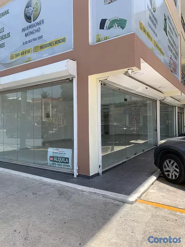 oficinas y locales comerciales - Se alquila en primer piso con sotano 6