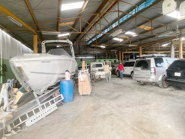 oficinas y locales comerciales - Nave céntrica en el Millon 2