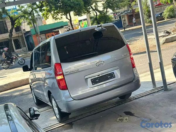 jeepetas y camionetas - 2020 HYUNDAI GRAND STAREX 12 PASAJEROS 2