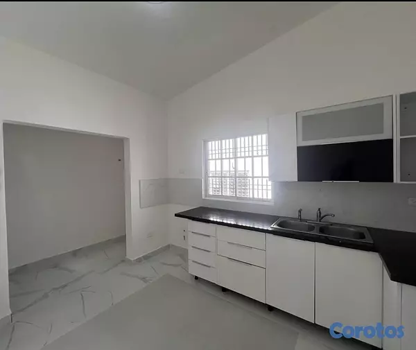 apartamentos - Alquilo apartamento de 3 habitaciones en Urbanizacion real📍 3