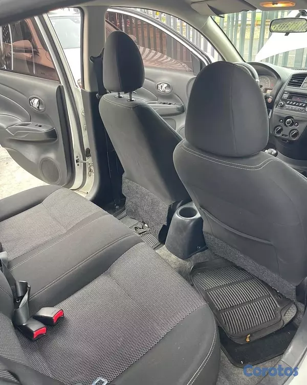 carros - NISSAN VERSA 2016 9
