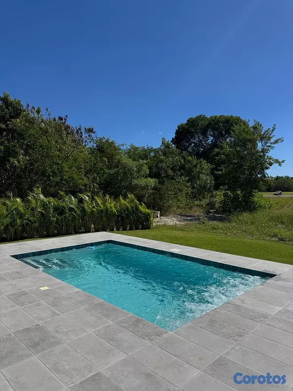 casas vacacionales y villas - venta de Villa en playa nueva Romana con piscina y 568mts República Dominicana  4