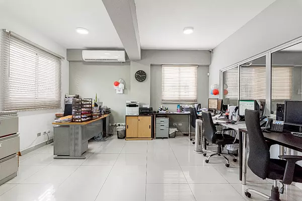 oficinas y locales comerciales - Venta de local comercial en Villa Juana 2