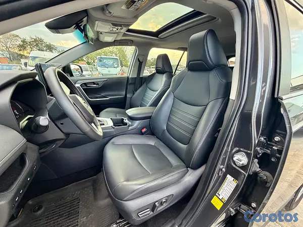 jeepetas y camionetas - Toyota Rav4 XLE 2024 7