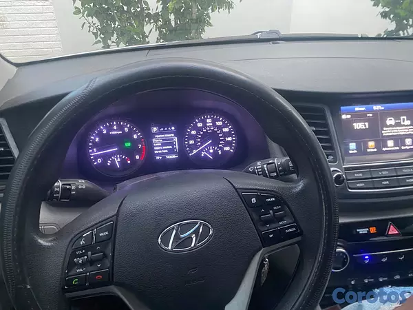 jeepetas y camionetas - Hyundai Tucson 2018  en excelentes condiciones  7